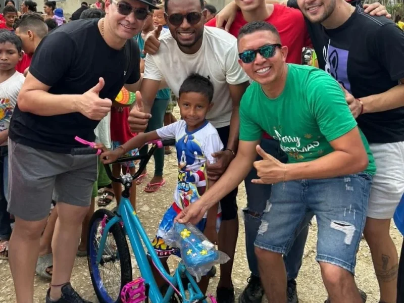 fundacion-mi-red-entrega-de-regalos